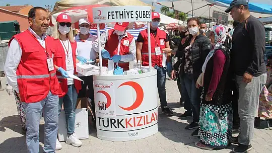 Türk Kızılayı, Maske ve Dezenfektan Dağıttı