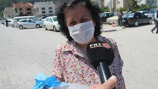 Türk Kızılayı, Maske ve Dezenfektan Dağıttı