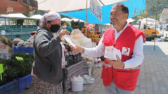 Türk Kızılayı, Maske ve Dezenfektan Dağıttı