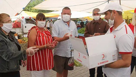 Türk Kızılayı, Maske ve Dezenfektan Dağıttı