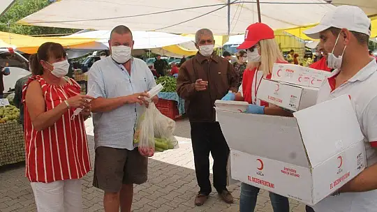 Türk Kızılayı, Maske ve Dezenfektan Dağıttı