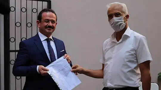 İlçe Başkanı Öztürk mazbatasını aldı