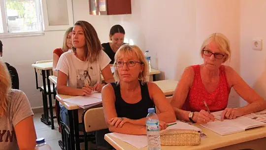 Bizim Yabancılar Türkçe öğreniyor