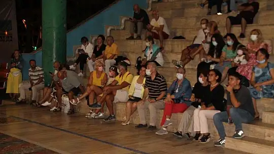 Şair Ataol Behramoğlu İle Şarkıcı Mehtap Meral Sevenleriyle Buluştu