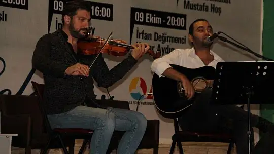 Şair Ataol Behramoğlu İle Şarkıcı Mehtap Meral Sevenleriyle Buluştu