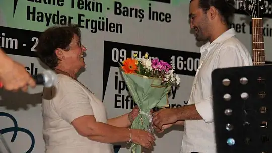 Şair Ataol Behramoğlu İle Şarkıcı Mehtap Meral Sevenleriyle Buluştu