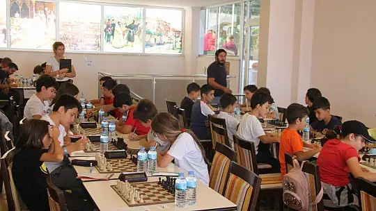 Sporfest Satranç Turnuvasına yoğun ilgi