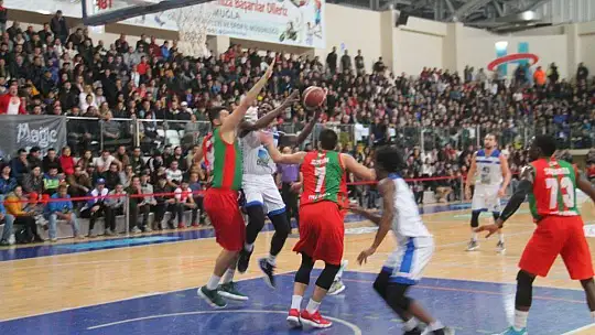 Lokman Hekim Fethiye Belediyespor ilk yarıyı lider tamamladı 83-80
