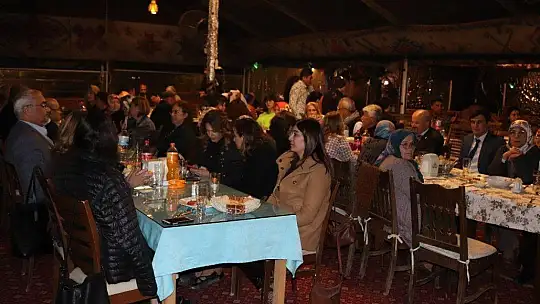 ''Türkiye Cumhuriyeti Kıl Çadır Altında Kurulmuştur''