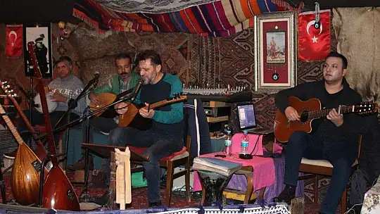 ''Türkiye Cumhuriyeti Kıl Çadır Altında Kurulmuştur''