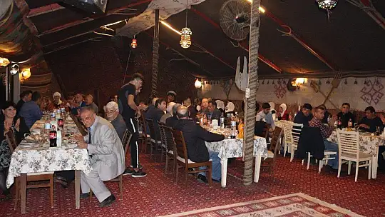 ''Türkiye Cumhuriyeti Kıl Çadır Altında Kurulmuştur''