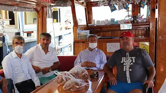 İLÇE BAŞKANI DEMİR'DEN MUHTARLARA JEST