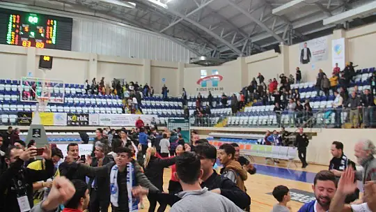 Lokman Hekim Fethiye Belediyespor ilk yarıyı lider tamamladı 83-80