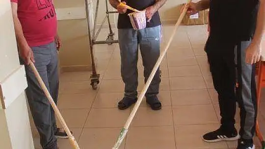 İzolasyondaki Memurlardan Örnek Davranış