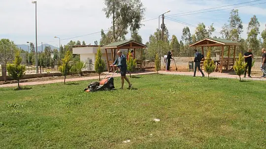 İzolasyondaki Memurlardan Örnek Davranış