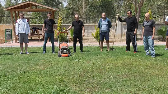 İzolasyondaki Memurlardan Örnek Davranış