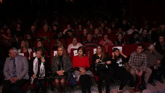 Yeşilçam Şarkıları Dinleyenleri Mest Etti 