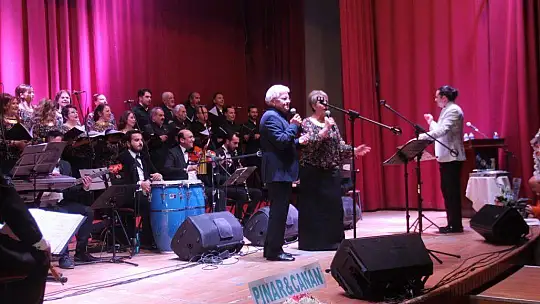 Yeşilçam Şarkıları Dinleyenleri Mest Etti 