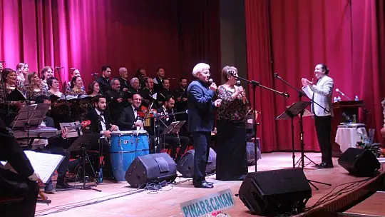 Yeşilçam Şarkıları Dinleyenleri Mest Etti 