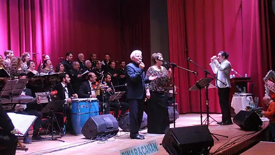 Yeşilçam Şarkıları Dinleyenleri Mest Etti 