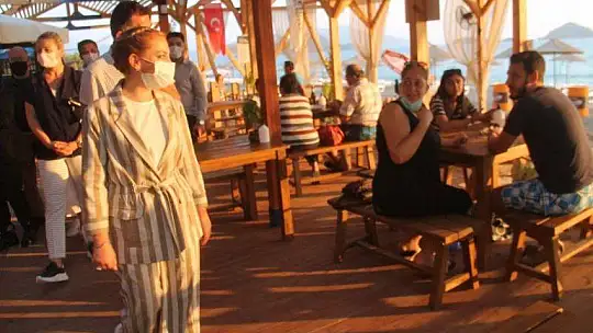 AK PARTİLİ GÖKCAN, KARAOT PLAJI'NDA İNCELEMELERDE BULUNDU