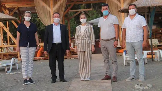 AK PARTİLİ GÖKCAN, KARAOT PLAJI'NDA İNCELEMELERDE BULUNDU