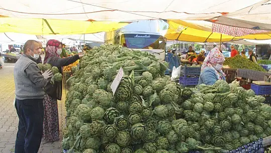 Salı Pazarı'nın gözdesi enginar oldu