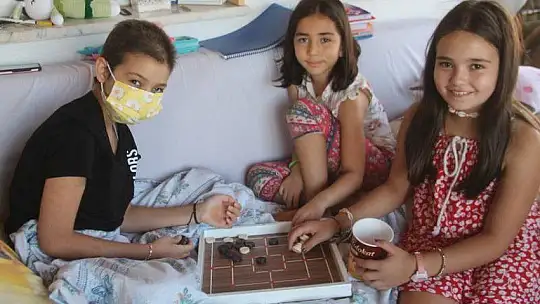 ADA, HAYALİNİ KİTABA DÖNÜŞTÜREN ÖĞRETMENLERE TEŞEKKÜR ETTİ