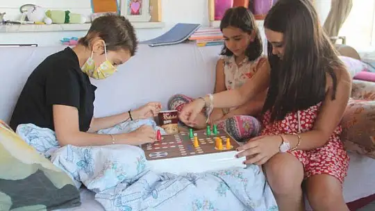 ADA, HAYALİNİ KİTABA DÖNÜŞTÜREN ÖĞRETMENLERE TEŞEKKÜR ETTİ