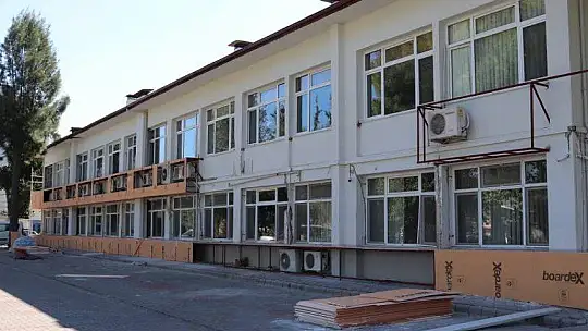 KAYMAKAMLIK BİNASI TADİLATI DEVAM EDİYOR