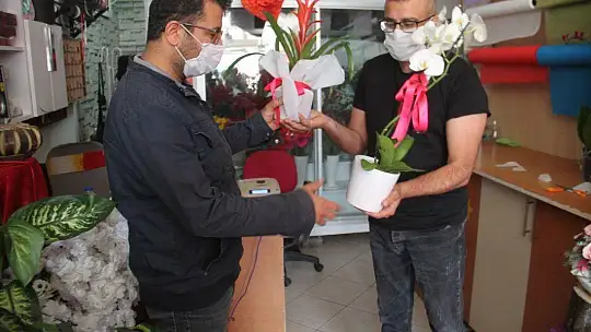 Çiçekçilerde Anneler Günü hazırlığı