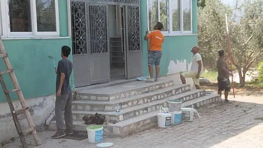 CHP Fethiye Mustafa Dal Camii'ni boyatıyor