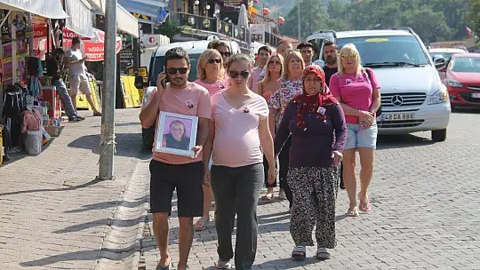 Kanserden ölen İskoç Turist için yürüdüler