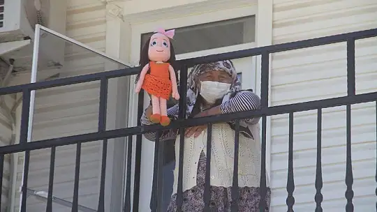 Huzurevi'ndeki Anneler ''Sarılamasak da Kalplerimiz Evlatlarımızla''