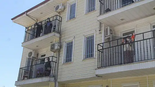 Huzurevi'ndeki Anneler ''Sarılamasak da Kalplerimiz Evlatlarımızla''