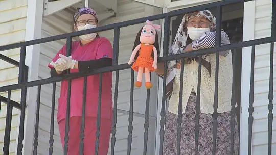 Huzurevi'ndeki Anneler ''Sarılamasak da Kalplerimiz Evlatlarımızla''