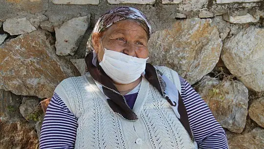 Huzurevi'ndeki Anneler ''Sarılamasak da Kalplerimiz Evlatlarımızla''