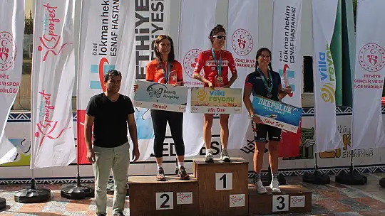 DERECEYE GİREN SPORCULAR ÖDÜLLERİNİ ALDI 