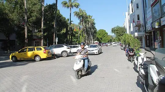 Fethiye'de Sokağa Çıkacak Yaşlılara Anonsla Uyarı