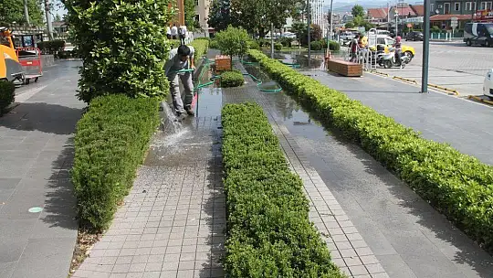 AVM korona virüsü tedbirleri ile açıldı