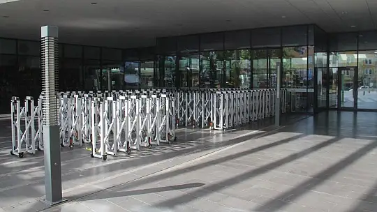 AVM korona virüsü tedbirleri ile açıldı