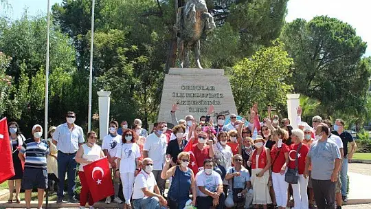 CHP ve STK'ların Zafer Bayramı coşkusu