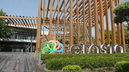 AVM korona virüsü tedbirleri ile açıldı