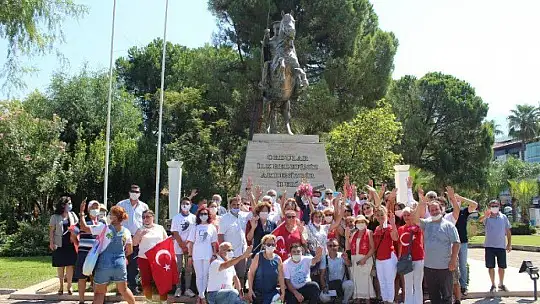 CHP ve STK'ların Zafer Bayramı coşkusu