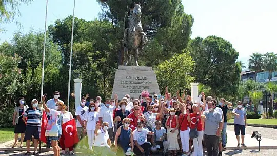 CHP ve STK'ların Zafer Bayramı coşkusu