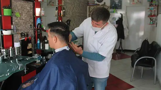 Fethiye'de berberler saat 24.00'e kadar açık