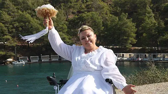 MUTLULUKLARINI BÖYLE ÖLÜMSÜZLEŞTİRDİLER