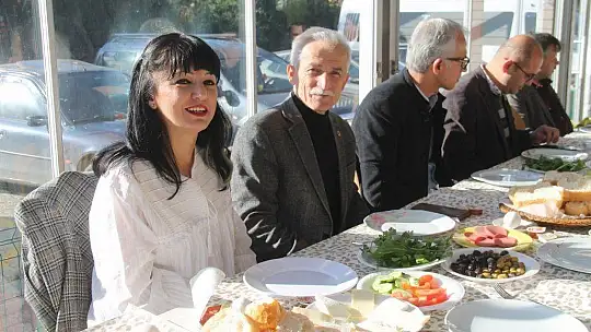 Elleri Olmayan Kader'in Yaptığı Börekler, Konuklara İkram Edildi