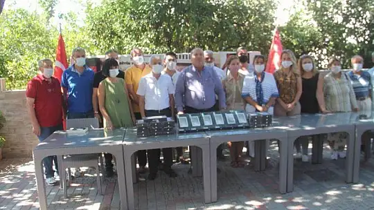 İHTİYAÇ SAHİBİ ÖĞRENCİLERE CHP'DEN TABLET
