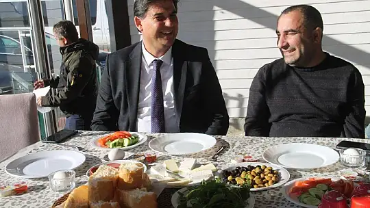 Elleri Olmayan Kader'in Yaptığı Börekler, Konuklara İkram Edildi